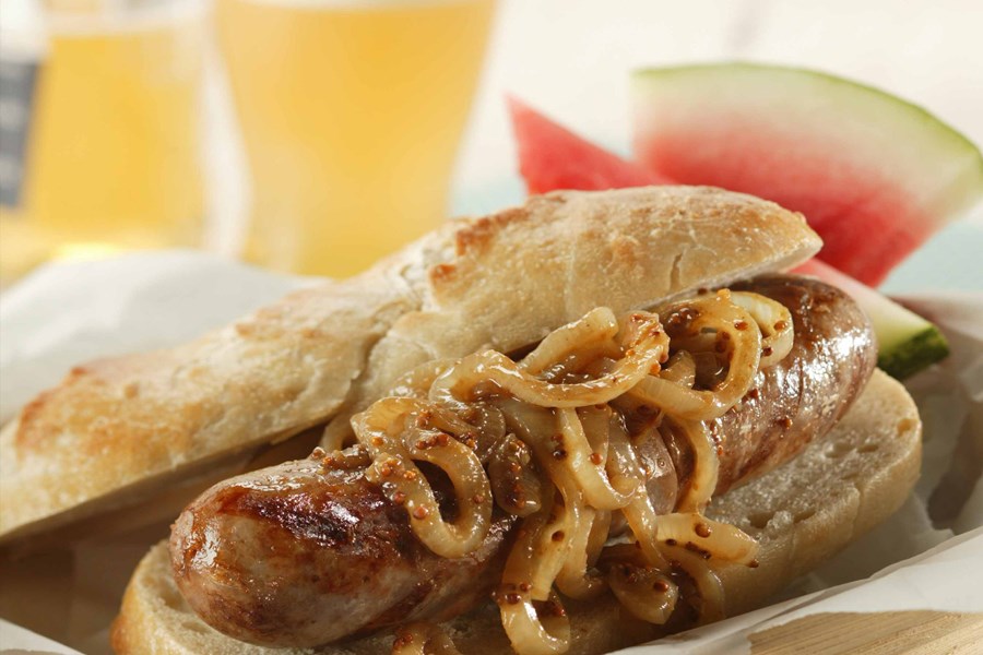 Brats with Onions Braised in Beer 
